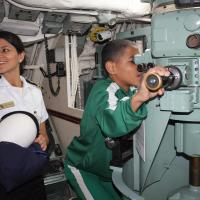 Alunos da Organização Solar Meninos de Luz no Submarino Riachuelo