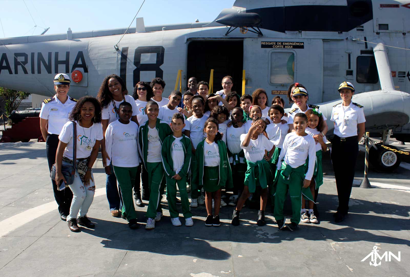 Alunos do Solar Meninos de Luz visitam o Espaço Cultural da Marinha do Brasil