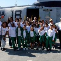 Alunos da Organização Solar Meninos de Luz no Espaço Cultural da Marinha