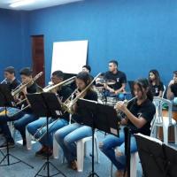 Ondas Musicais se apresenta para familiares de militares em missão