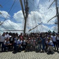 30 participantes do projeto “Adolescer” realizam visita ao Navio Veleiro Cisne Branco
